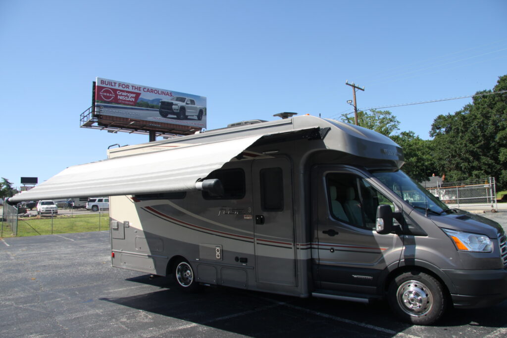 2017 Winnebago Fuse 23a